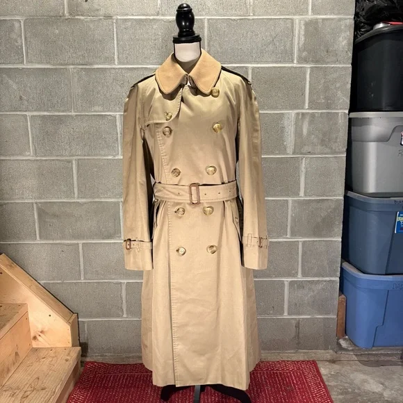 Burberry trench coat. - Picture 2 of 16